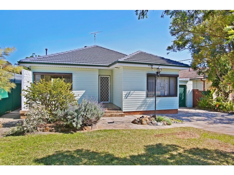 33 Chisholm Crescent, Bradbury NSW 2560