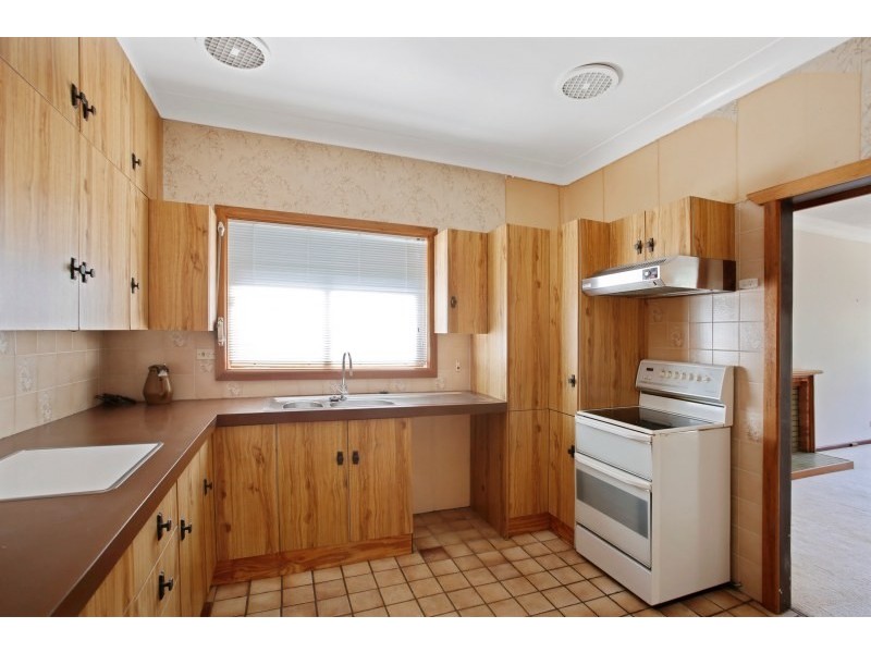 33 Chisholm Crescent, Bradbury NSW 2560