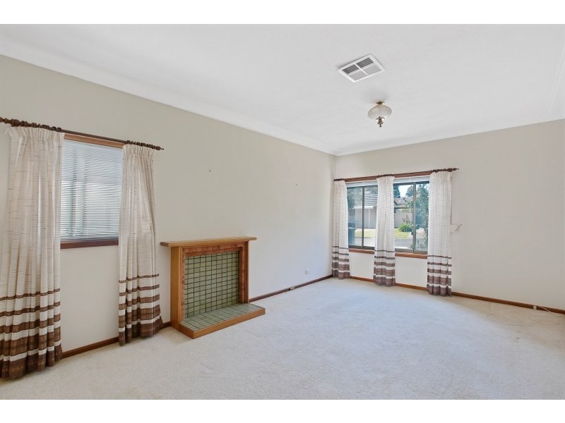 33 Chisholm Crescent, Bradbury NSW 2560