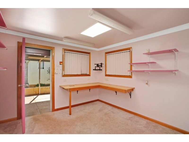 33 Chisholm Crescent, Bradbury NSW 2560