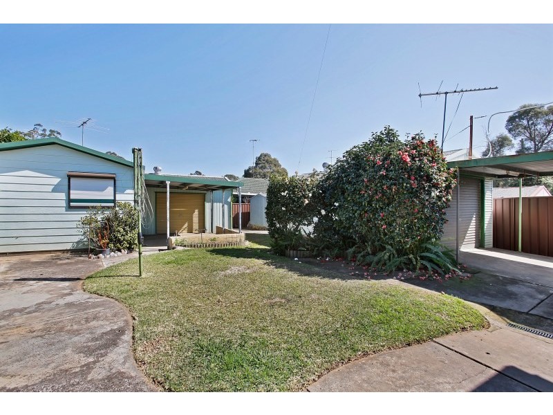 33 Chisholm Crescent, Bradbury NSW 2560