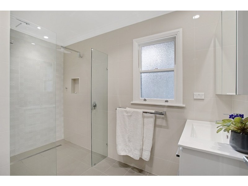 1 Kimbarra Avenue, Camden NSW 2570