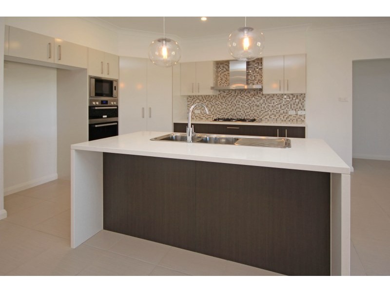 6 Easton Avenue, Spring Farm NSW 2570