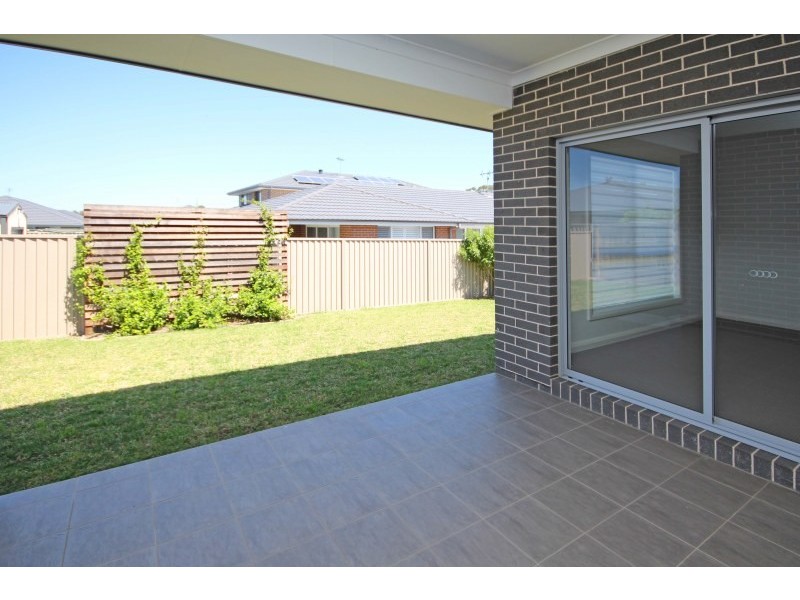 6 Easton Avenue, Spring Farm NSW 2570