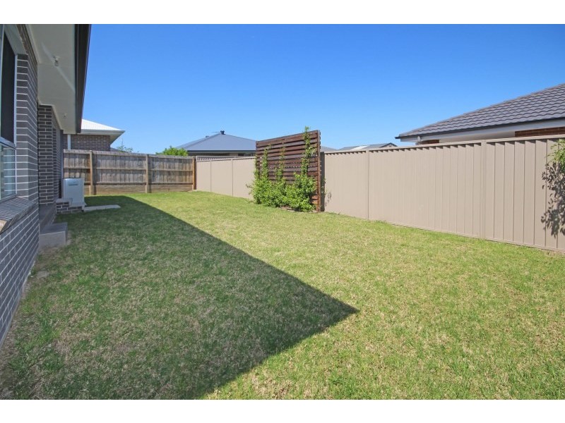 6 Easton Avenue, Spring Farm NSW 2570