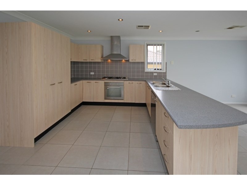 7 Preston Avenue, Elderslie NSW 2570