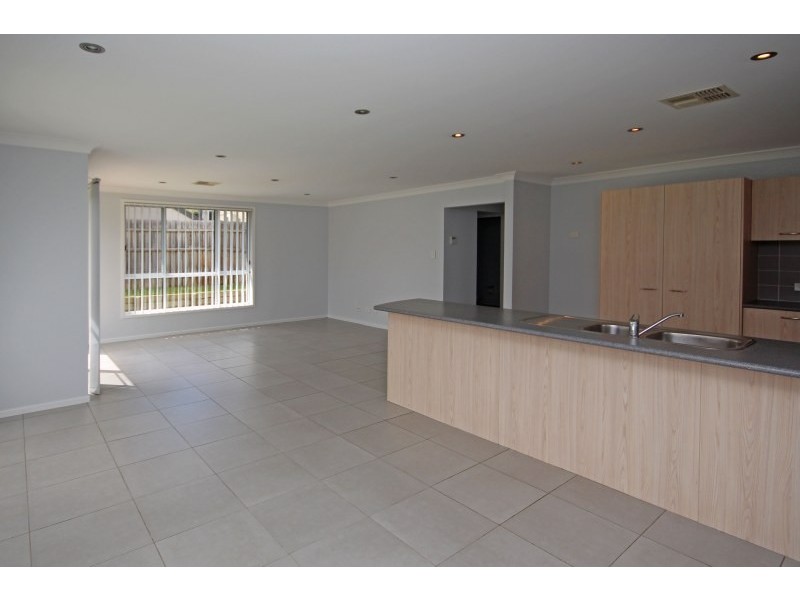 7 Preston Avenue, Elderslie NSW 2570