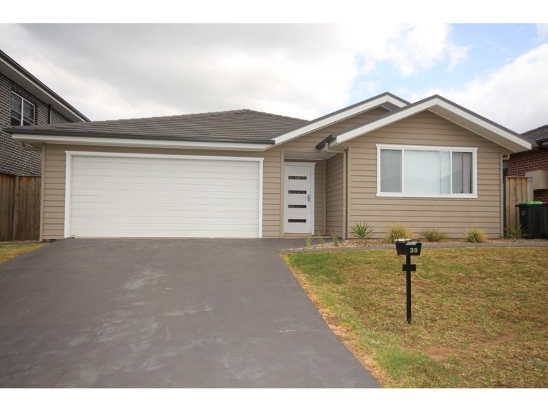 39 Young Circuit, Elderslie NSW 2570