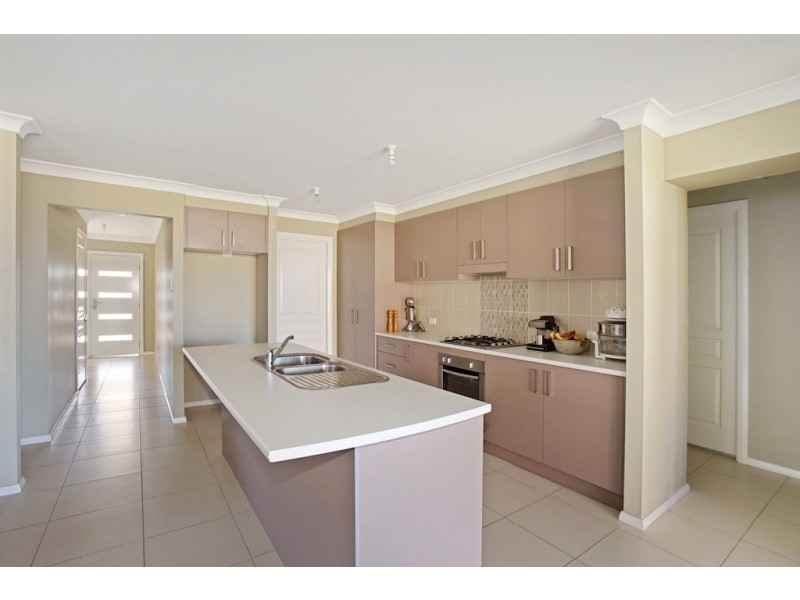 39 Young Circuit, Elderslie NSW 2570