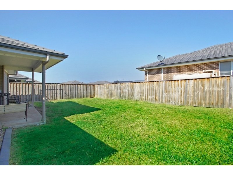 39 Young Circuit, Elderslie NSW 2570