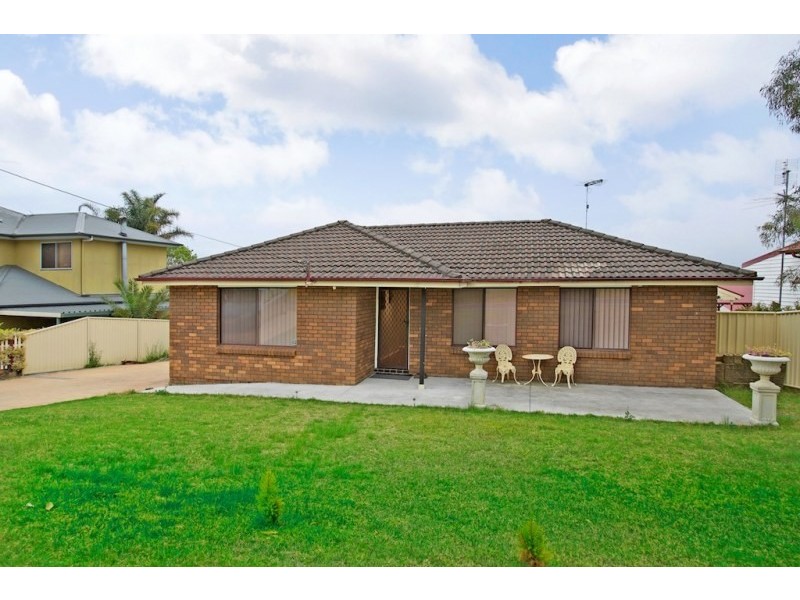 17 John Street, The Oaks NSW 2570