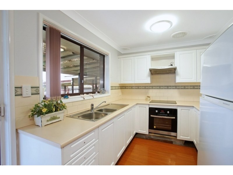 17 John Street, The Oaks NSW 2570