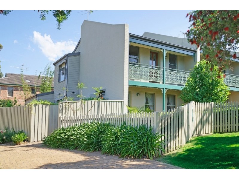 3/2 Rosalie Avenue, Camden NSW 2570