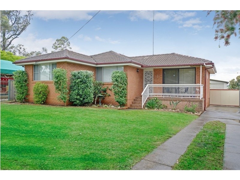 10 Lawson Avenue, Camden South NSW 2570