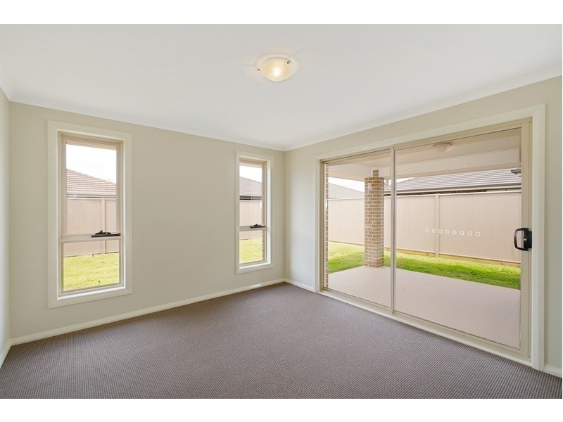 40 Springs Road, Spring Farm NSW 2570