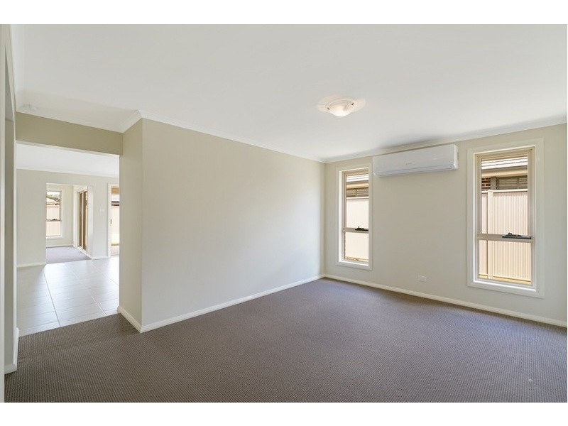 40 Springs Road, Spring Farm NSW 2570