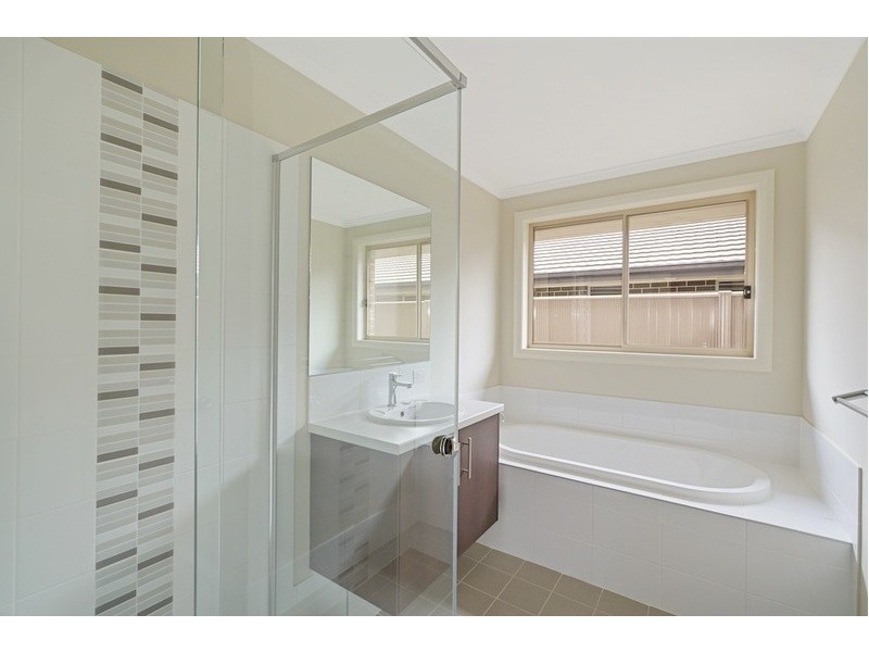 40 Springs Road, Spring Farm NSW 2570