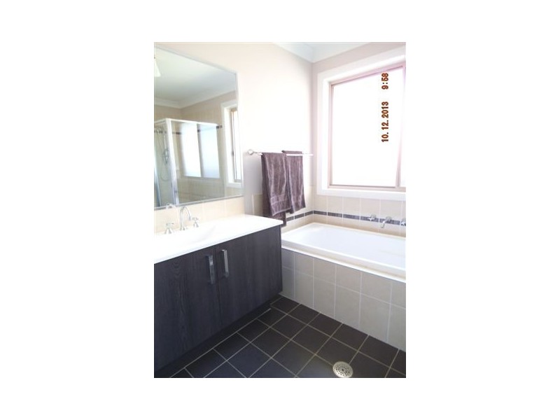 10 Hinton Street, Spring Farm NSW 2570