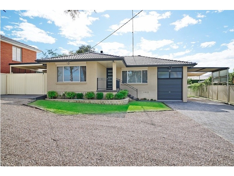 327 Remembrance Drive, Camden Park NSW 2570