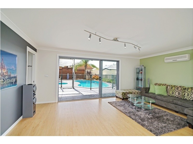 327 Remembrance Drive, Camden Park NSW 2570