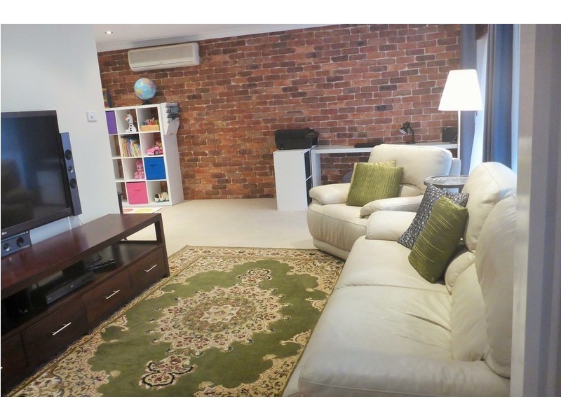 14 Farrendon Place, Mount Annan NSW 2567