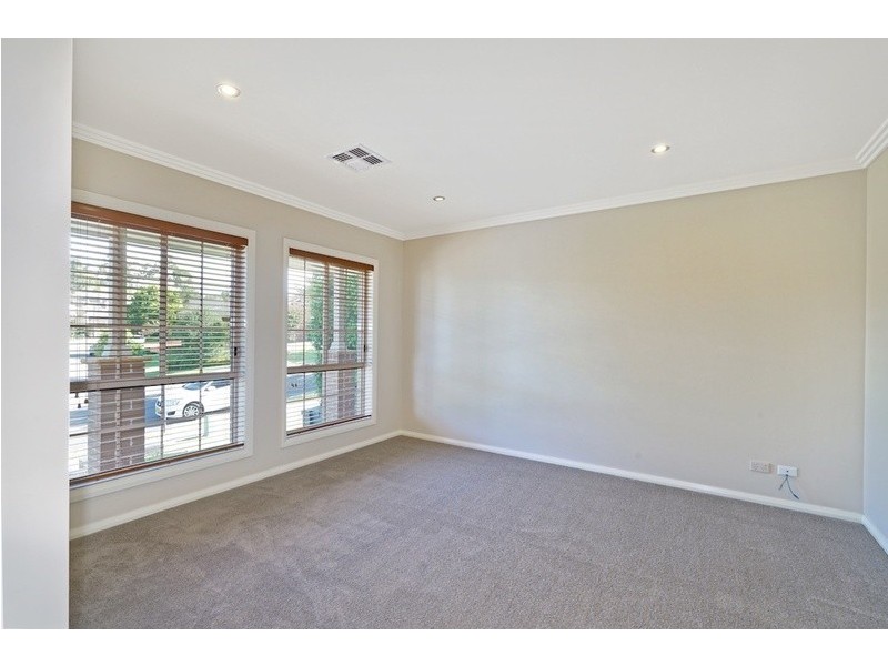 98 MacArthur Circuit, Camden Park NSW 2570