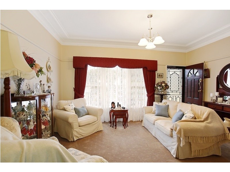7 Grandview Drive, Campbelltown NSW 2560