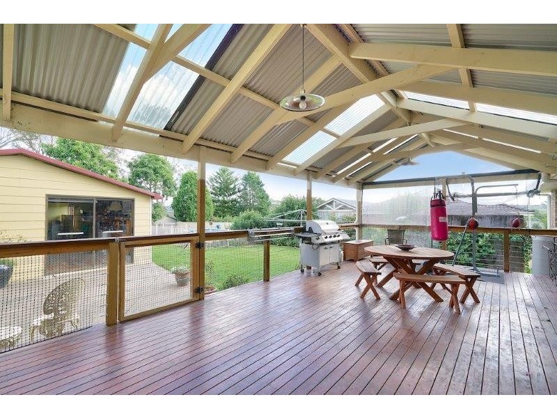 2 McIntosh Street, The Oaks NSW 2570