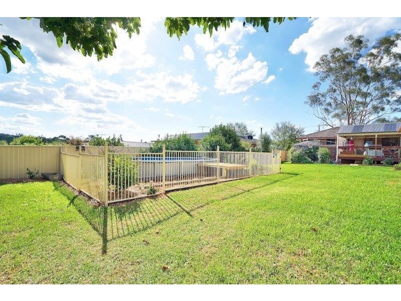 2 McIntosh Street, The Oaks NSW 2570