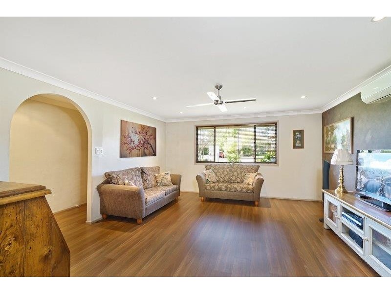 2 McIntosh Street, The Oaks NSW 2570