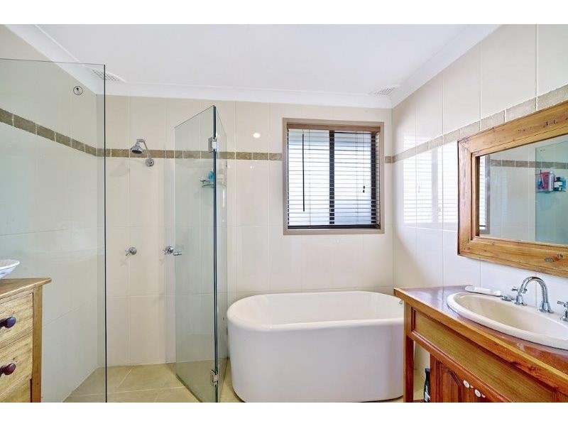 2 McIntosh Street, The Oaks NSW 2570