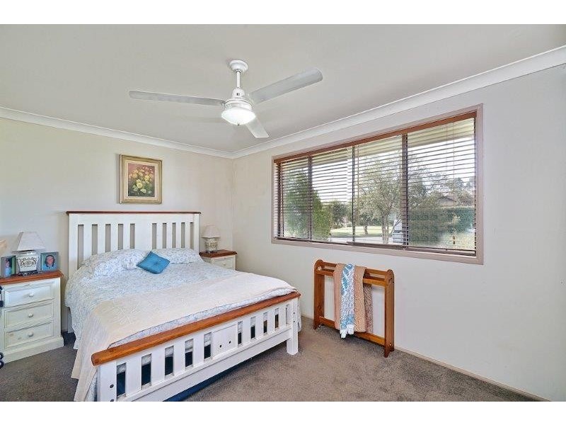 2 McIntosh Street, The Oaks NSW 2570