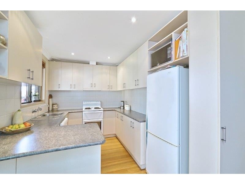 2 McIntosh Street, The Oaks NSW 2570