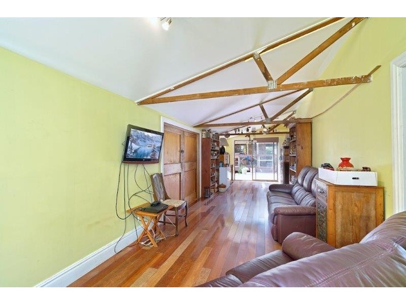 2 McIntosh Street, The Oaks NSW 2570