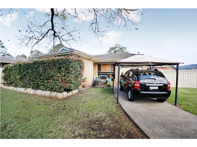 4 Cowper Drive, Camden South NSW 2570