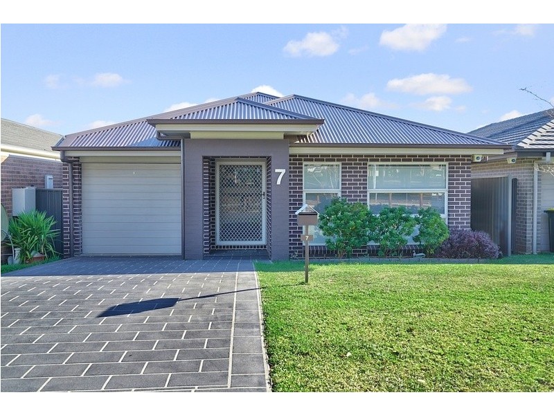 7 Butler Street, Gregory Hills NSW 2557