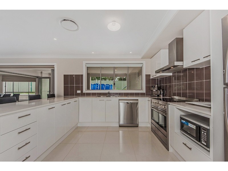 6 Mary Street, The Oaks NSW 2570