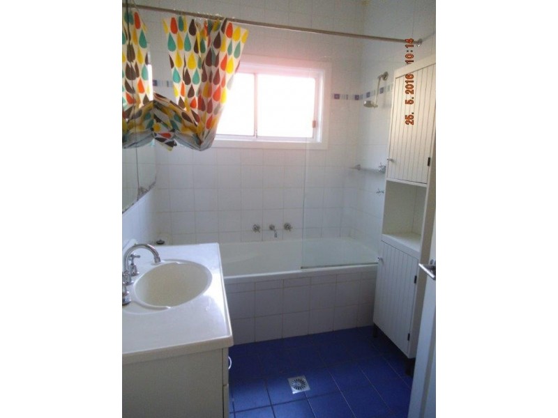 8 Swain Street, Moorebank NSW 2170