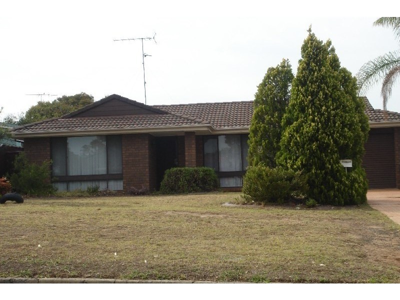 8 Mowatt Street, Narellan NSW 2567