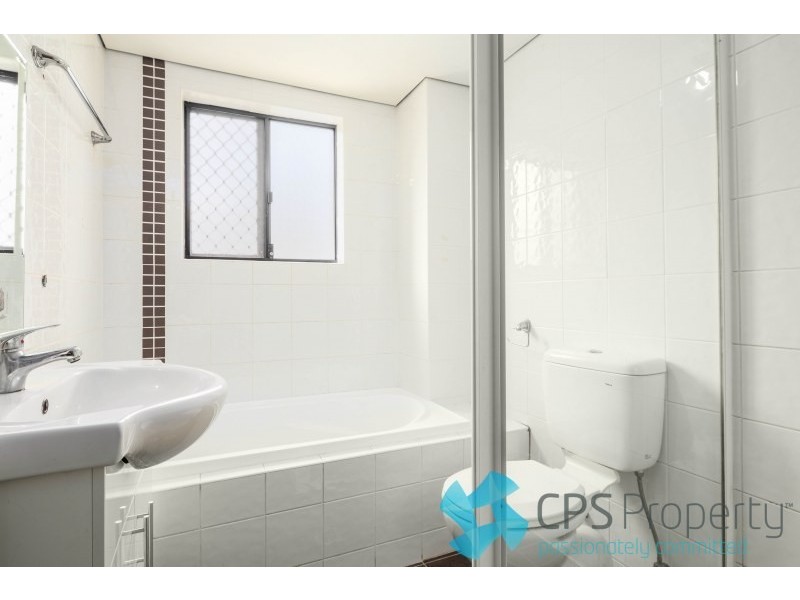 1/21-23 Hinkler Avenue, Warwick Farm NSW 2170