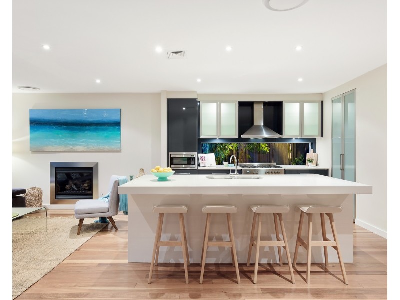 12 Phillip Avenue, Seaforth NSW 2092