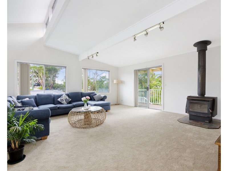 2 Windermere Place, Wheeler Heights NSW 2097