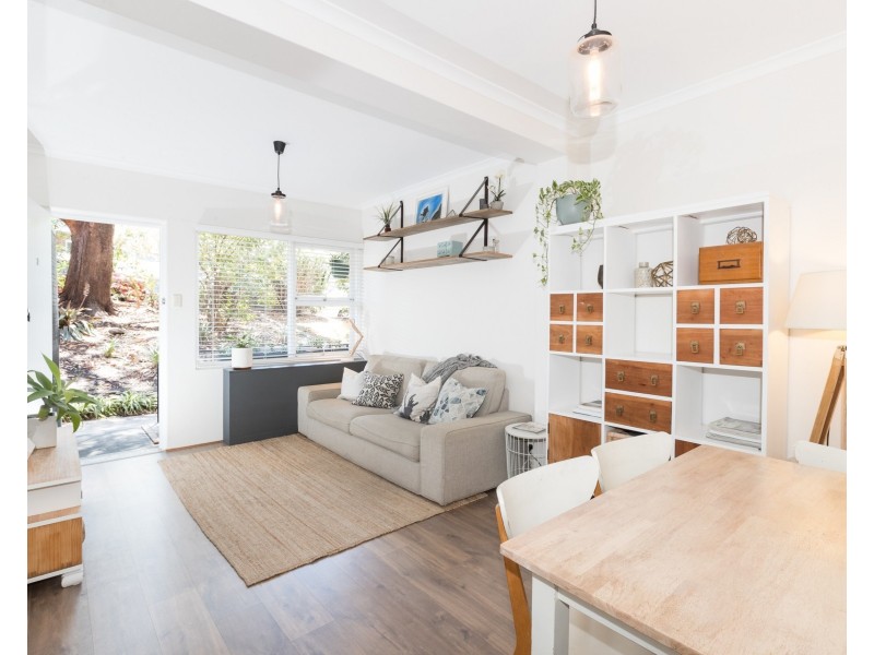 2/1 Hawkesbury Avenue, Dee Why NSW 2099