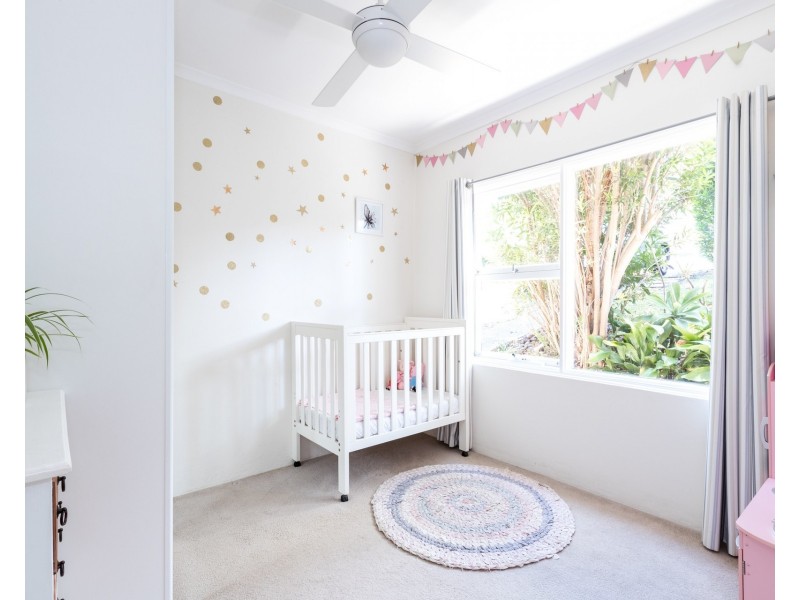 2/1 Hawkesbury Avenue, Dee Why NSW 2099