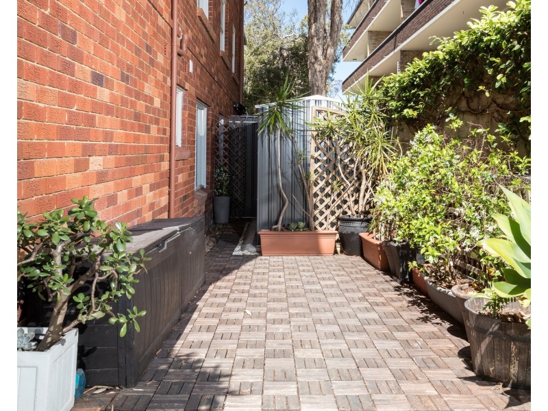 2/1 Hawkesbury Avenue, Dee Why NSW 2099