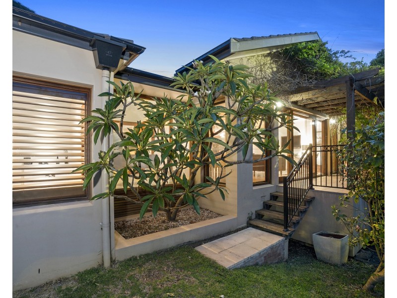 100 MacMillan Street, Seaforth NSW 2092