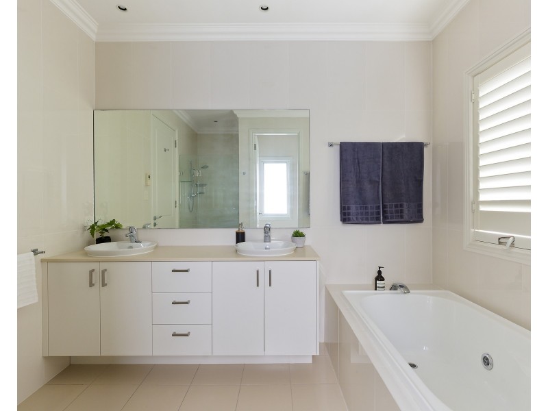 5 Fromelles Avenue, Seaforth NSW 2092