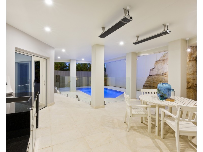 6 Ogilvy Road, Clontarf NSW 2093