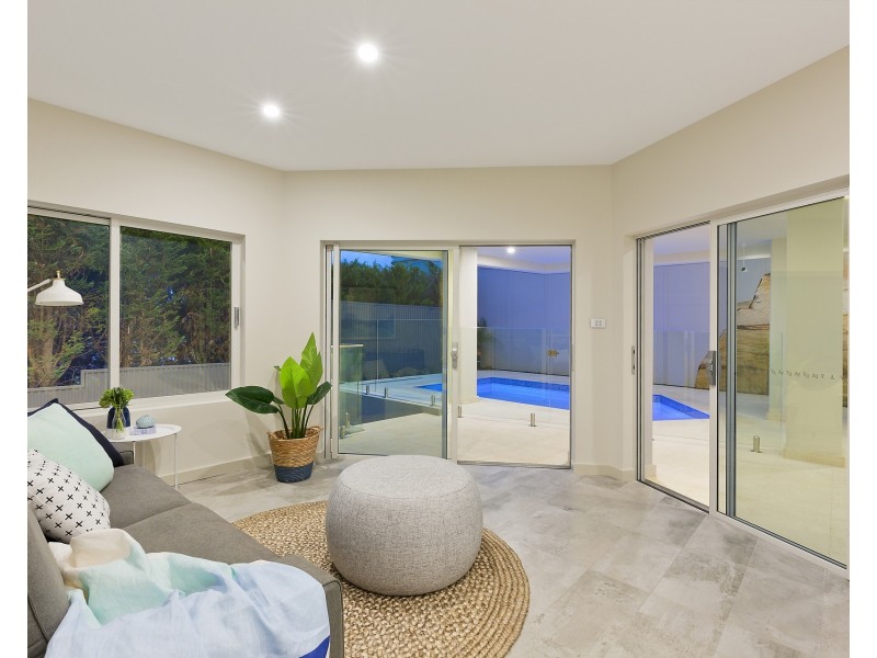 6 Ogilvy Road, Clontarf NSW 2093