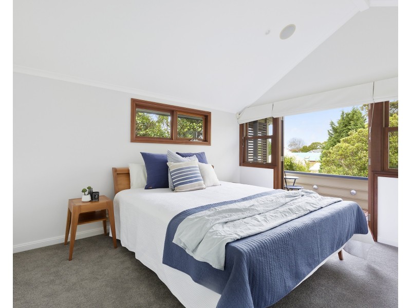 10 Mossgiel Street, Fairlight NSW 2094